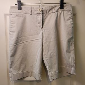 EUC  sz 6 Tommy Hilfiger khaki shorts